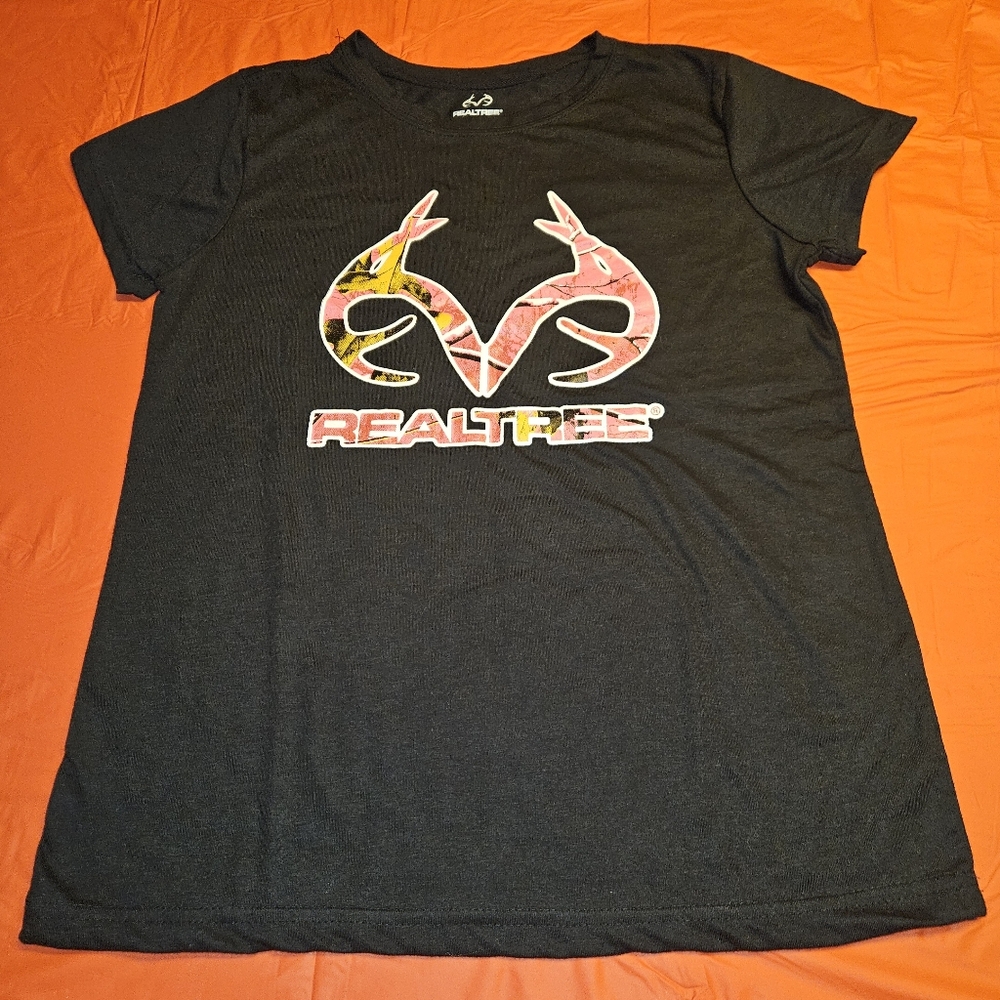 Realtree Black and Pink Logo T-Shirt szL/G Like New No Tags